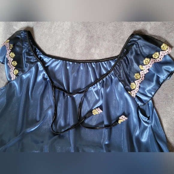 No Label Other - Blue Vintage Inspired Nightie with Embroidered Sleeves Sz 2X/3X PLUS